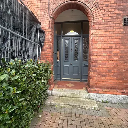 Superb Location 3 Min To Rds, Aviva, D4 2 Bed Apartment
