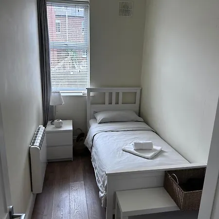 Superb Location 3 Min To Rds, Aviva, D4 2 Bed *