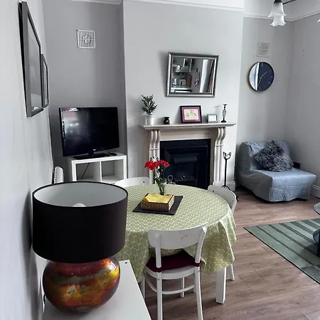 Superb Location 3 Min To Rds, Aviva, D4 2 Bed شقة *