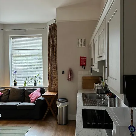 Superb Location 3 Min To Rds, Aviva, D4 2 Bed *